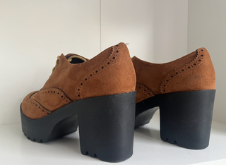 Zapatos tipo oxford con plataforma marrones