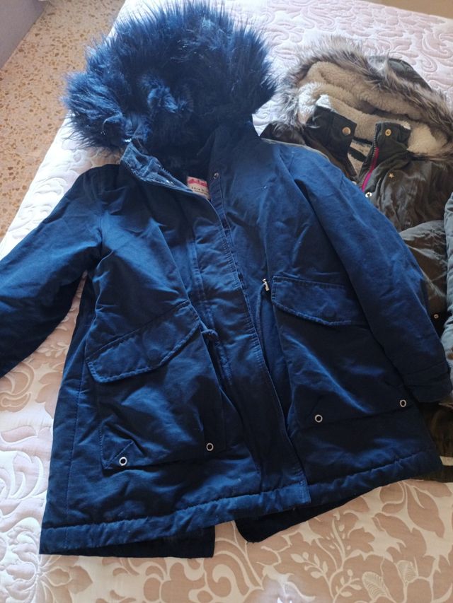 Tres abrigos ,regalo pantalones