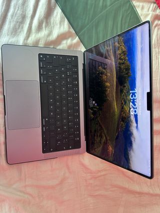 MacBook Pro 16 2023 16GB casi nuevo
