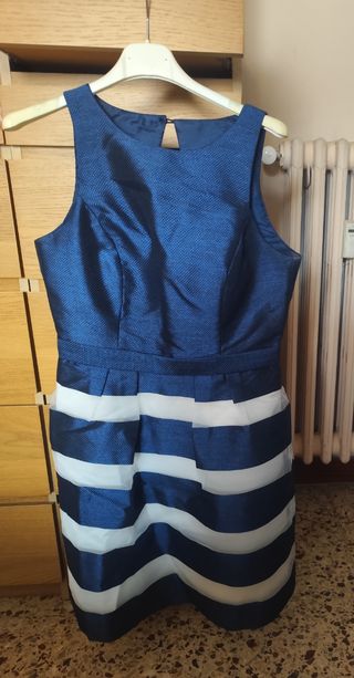 Vestido de cóctel azul y blanco