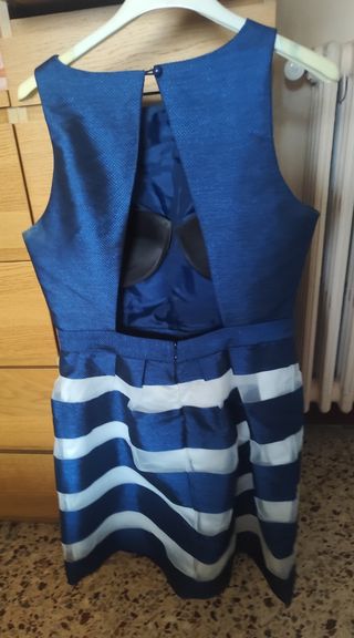 Vestido de cóctel azul y blanco