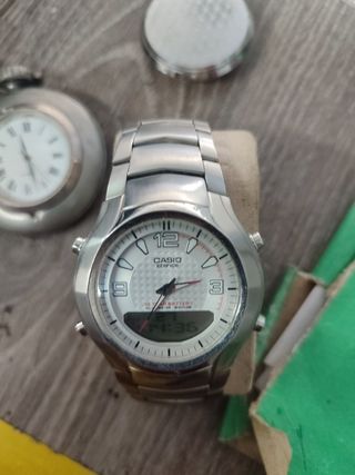 Reloj Casio Edifice - Dorado y Plateado