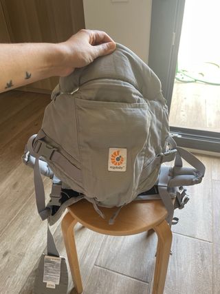 Mochila Ergobaby gris