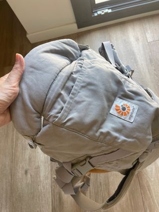 Mochila Ergobaby gris