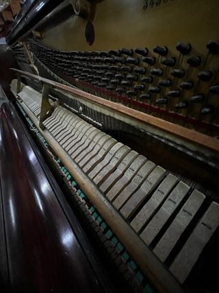 Piano Vertical Cussó SFHA color Caoba