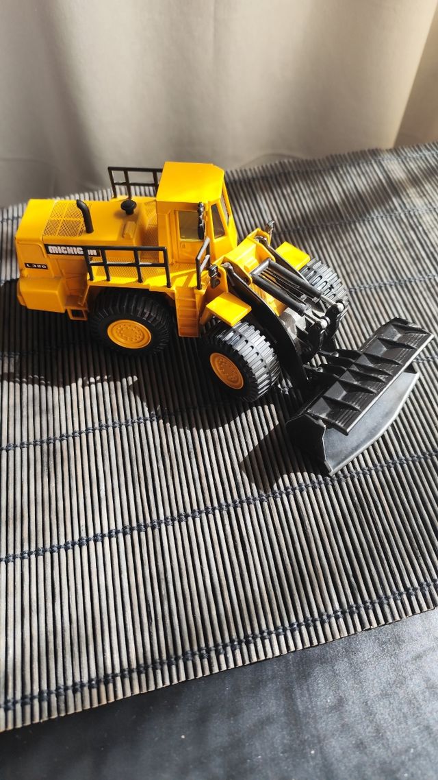 Retroexcavadora Michig L320