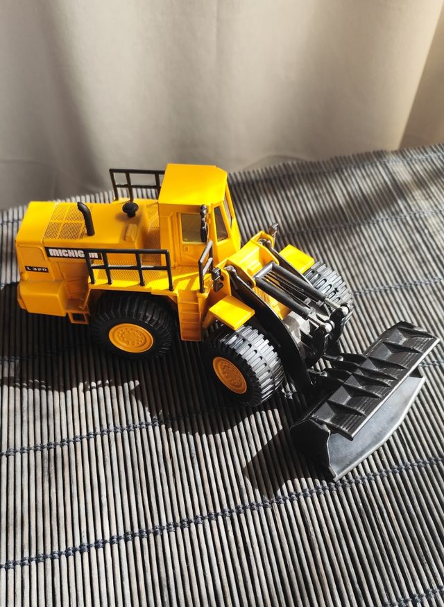 Retroexcavadora Michig L320