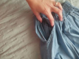 Pantalón vaquero ancho con flecos