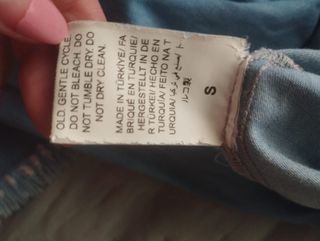 Pantalón vaquero ancho con flecos
