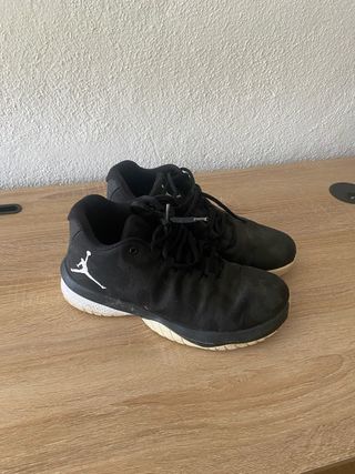 Sapatilhas Jordan Basket Preto e Branco