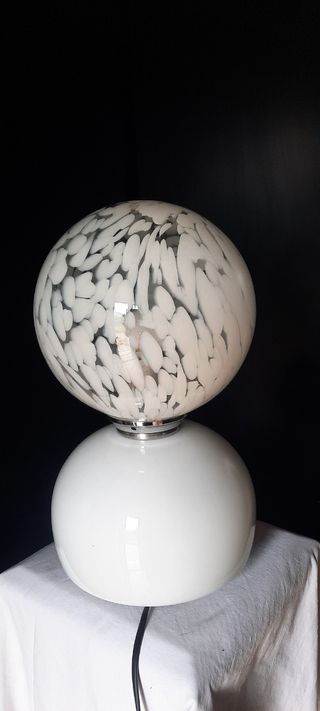 Lampada da tavolo in vetro