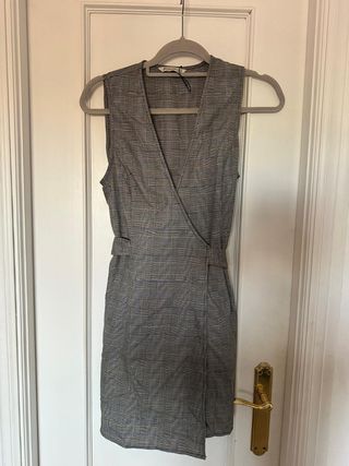 Vestido cruzado  Stradivarius
