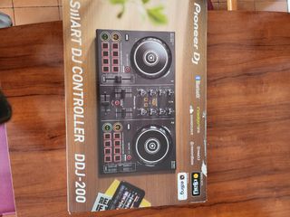 Controlador DJ Pioneer DDJ-200