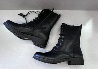 Botas cordones negras nuevas Talla 38-39-41