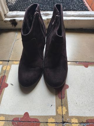 Botines de ante marrones