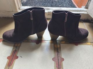 Botines de ante marrones