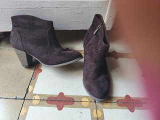 Botines de ante marrones