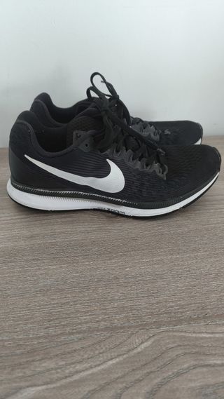Zapatillas Nike Running Negras y Blancas