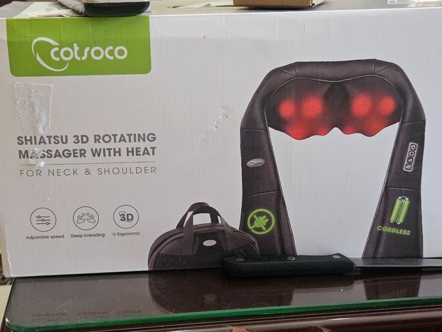 Massaggiatore per collo shiatsu CostoCo con borsa. GANGA