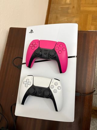 Consola PS5 1TB + 2 Mandos (Rosa y Blanco)