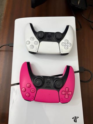 Consola PS5 1TB + 2 Mandos (Rosa y Blanco)