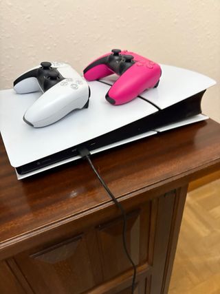 Consola PS5 1TB + 2 Mandos (Rosa y Blanco)