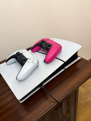 Consola PS5 1TB + 2 Mandos (Rosa y Blanco)