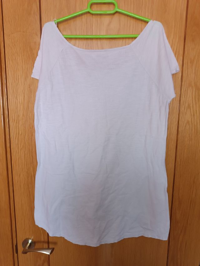 Camiseta blanca con corazón multicolor