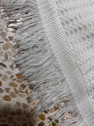 Poncho niña tejido con flores