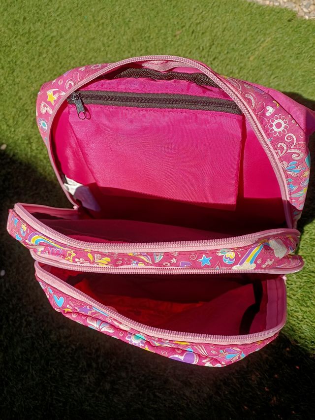 Mochila infantil rosa con corazones