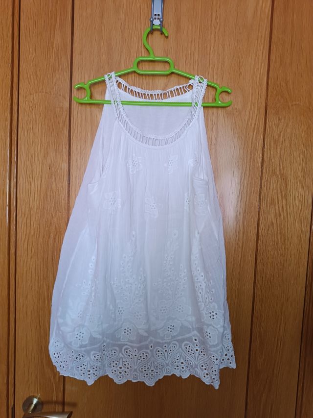 Camiseta tirantes blanca bordada