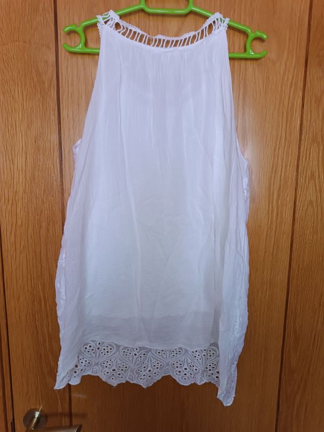 Camiseta tirantes blanca bordada