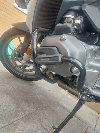 Defensa moto BMW