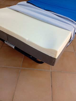 Cama plegable con colchón viscoelástico pikolin