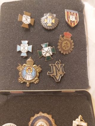 Lote insignias religiosas antiguas.13 unidades 