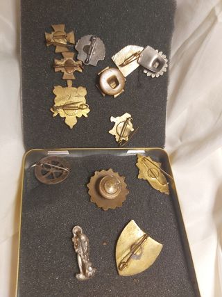 Lote insignias religiosas antiguas.13 unidades 