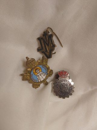 Lote insignias religiosas antiguas.13 unidades 