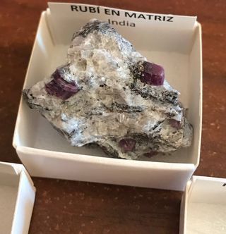 Lote 3 Rubíes Bruto Matriz India + Regalo