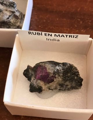 Lote 3 Rubíes Bruto Matriz India + Regalo