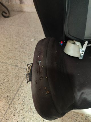 Silla de coche para bebé con Isofix.