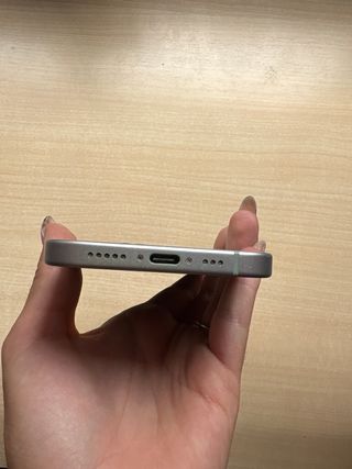 iPhone 15 Verde