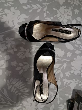 Zapatos de vestir Victoria Delef negros y plateado