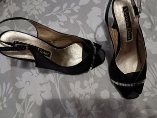 Zapatos de vestir Victoria Delef negros y plateado