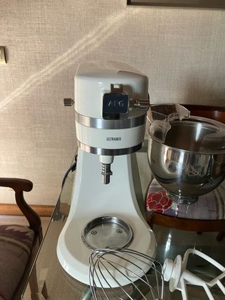 Robot de cocina AEG UltraMix KM4100