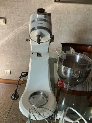 Robot de cocina AEG UltraMix KM4100