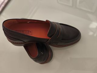 Zapatos de piel marca Pikolonos 