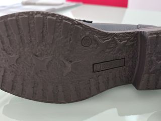 Zapatos de piel marca Pikolonos 
