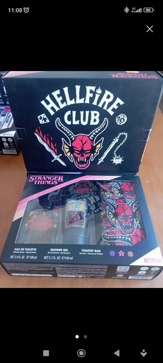 Stranger Things Hellfire Club Set Perfume y Nece