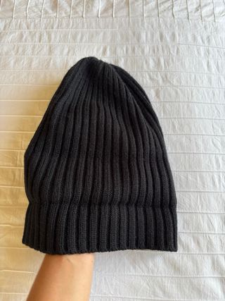 Gorro en punto de canalé negro de HyM