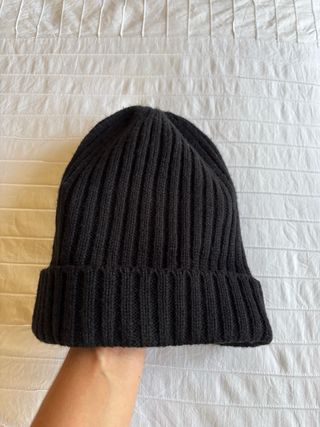 Gorro en punto de canalé negro de HyM